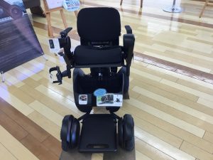 電動車いす Whill 展示中 九州三菱自動車 Kmgホールディングス株式会社九州三菱自動車 Kmgホールディングス株式会社